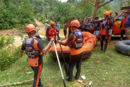 Tim SAR cari warga tergelincir  di jembatan Sungai Batang Bungo