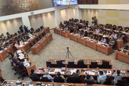 Komisi I DPR RI rapat dengan Panglima-pimpinan tiga matra bahas RUU TNI