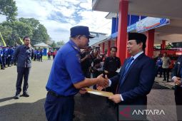 Wali Kota Bengkulu berikan alat drumband ke petugas Damkar