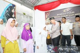 Polda Kalsel tebar 45 ribu paket Ramadhan bersama media