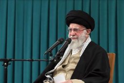 Khamenei: Negosiasi nuklir dengan AS tak hapus sanksi