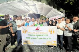 Buka puasa bersama Manajemen PT AGM-Forum Media HSS perkuat sinergitas