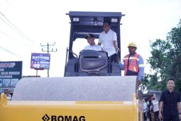 Gubernur Lampung dan Bupati Pringsewu lakukan "groundbreaking" jalan provinsi