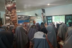 Pelajar "serbu" Museum Timah Indonesia Mentok