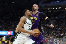 Giannis tanggapi LeBron soal cetak 250 poin