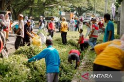 Bupati dan Wakil Bupati Dompu pimpin gerakan Jumat bersih