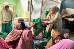 Pupuk Kujang salurkan ribuan paket sembako ke 50 lokasi di Karawang