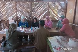 Satpol PP Mukomuko pulangkan pekerja panti pijat melanggar aturan