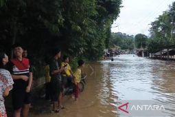 Sungai Batang Angkola Meluap, Jalur Lintas Sumatera di Tapsel lumpuh total