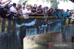Bupati Bekasi dampingi Gubernur Jawa Barat tertibkan bangunan liar Tambun