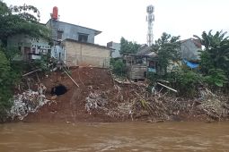 Jakarta tangani longsor di Jagakarsa