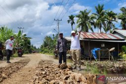 Bupati Anwar Sadat pantau langsung peningkatan jalan strategis