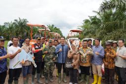 Pemkab OKI  salurkan alsintan kepada Brigade Pangan Air Sugihan