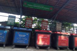 Digantikan bak sampah plastik, DLHP Kota Ambon perbaiki tempat pembuangan sampah di 14 titik