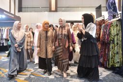 Wagub Sulsel lelang pakaiannya di ajang Trend Hijab Expo 2025