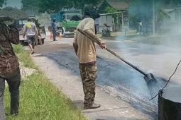 Pemkab Madiun perbaiki jalan alternatif pemudik Lebaran 2025