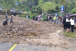 Banjir Parapat, aktivitas lumpuh, lalu lintas dialihkan