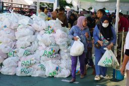 1.000 paket sembako terjual di Pasar Murah PLN UIW MMU di Ternate