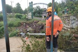 BNPB sebut satu orang hilang akibat banjir disertai longsor di Madiun