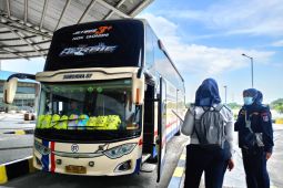 Tiket bus di Terminal Pulo Gebang Jakarta Timur naik hingga 30 persen