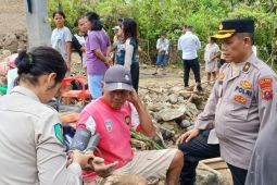 Polres Simalungun beri layanan kesehatan warga terdampak banjir bandang Parapat