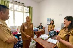 Herlina tinjau pelayanan publik di kantor camat dan lurah
