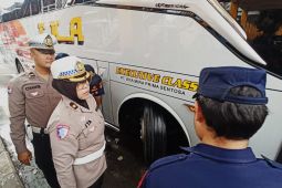 Polda Jatim lakukan pemeriksaan kelaikan bus di Terminal Purabaya