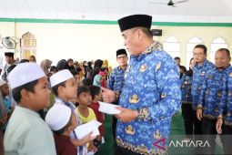 Ribuan anak yatim dan piatu di Madina dapat santunan uang tunai dari Bupati