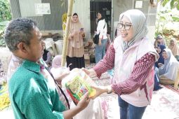 Srikandi PLN UID Kalselteng gelar aksi sosial berbagi