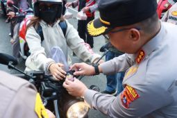Polhukam kemarin dari hotline Polri hingga pasangan "ngamar"
