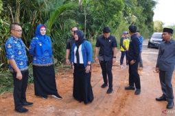 Wabup Debby minta Dinas PU segera perbaiki jalan penghubung Desa Jeriji-Tepus yang terputus