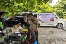 Polda NTT menggelar bakti sosial kesehatan Ramadhan gratis