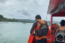 Tim SAR cari lansia yang hilang ketika memancing di Perairan Baubau