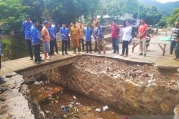 Jembatan Dorebara Dompu terputus, Bupati Bambang perintahkan bangun kembali