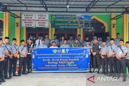 Rutan Tarutung - Subdenpom Tarutung bersihkan rumah ibadah dan bagikan takjil gratis