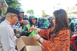 Diesel One Solidarity berbagi 500 paket buka puasa bersama Polsek Gambir