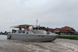 TNI AL kawal BI layani tukar uang baru, menyusuri Sungai Musi