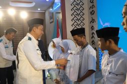 PLN UID Sulselrabar ajak 42 anak yatim belanja baju lebaran