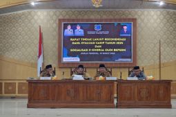 Bupati Tanjabbar pimpin rapat tindak lanjut rekomendasi evaluasi SAKIP tahun 2024