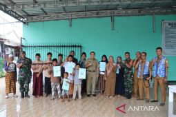 36 anak panti asuhan di Bekasi terima hak legal kependudukan