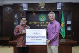 UIN Ar-Raniry terima 250 paket sembako untuk pegawai golongan rendah