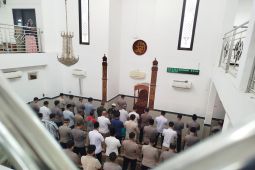 Polres Ponorogo gelar shalat ghaib doakan tiga polisi gugur di Lampung