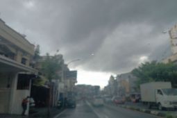 BMKG imbau warga di 13 kabupaten dan kota waspadai cuaca ekstrem