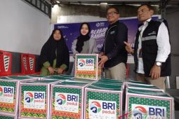 BRI bagikan 1.500 paket sembako bagi anak yatim di Manado
