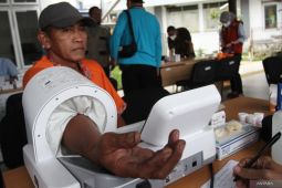 Pemeriksaan kesehatan supir di terminal Arjosari