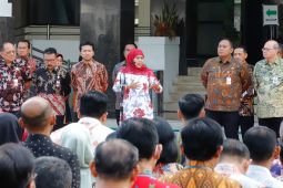 Khofifah minta ASN tetap produktif selama libur Lebaran