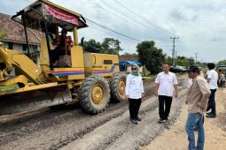 Ruas jalan penghubung Desa Bumi Jawa-Tanjung Kusuma Lamtim diperbaiki