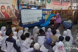 Menekan defisit akhlak lewat tradisi bertutur