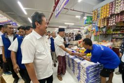 Menteri Trenggono tinjau stok garam di Pasar Legi Ponorogo