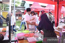 Wabup Trenggalek buka pasar murah Bank Jatim di Pasar Pon